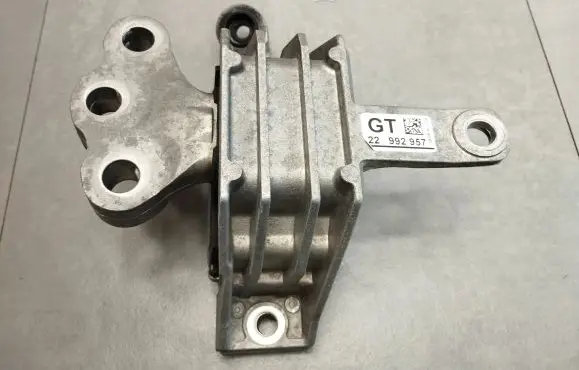 Opel Insignia A Engine mount bracket 22992957