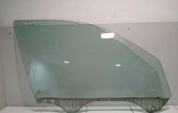 BMW X5 E53 Front door window glass four-door E000214