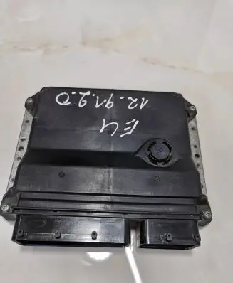 Toyota Avensis T270 Engine control unit/module 8966105F20 MB2759004733