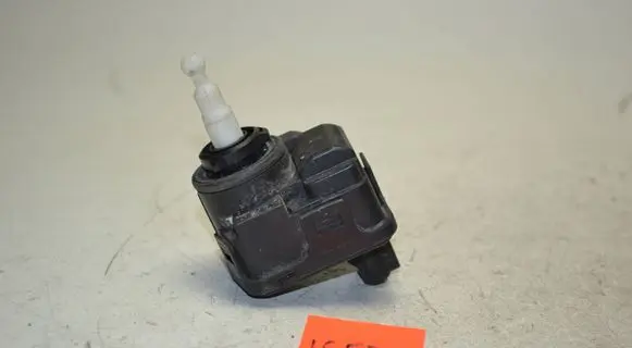 Volvo S40, V40 Headlight level adjustment motor 00728232