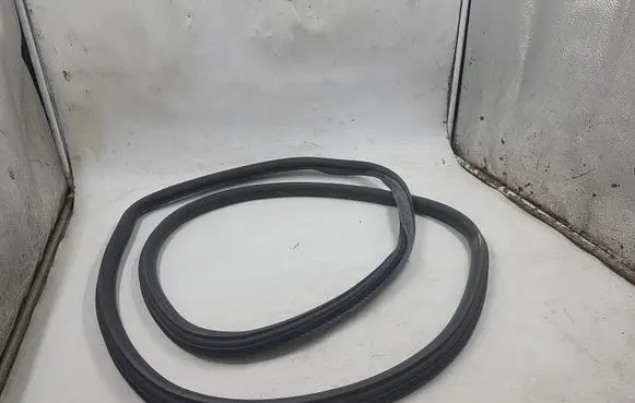 Skoda Octavia Mk2 (1Z) Rear door rubber seal (on body) 1Z9867387B