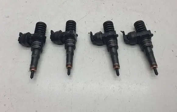 Audi A6 S6 C5 4B Fuel injectors set 0414720216