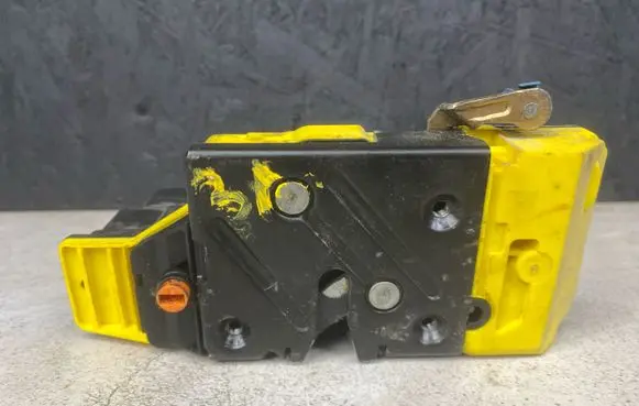 Volvo XC70 Rear door lock 30663048