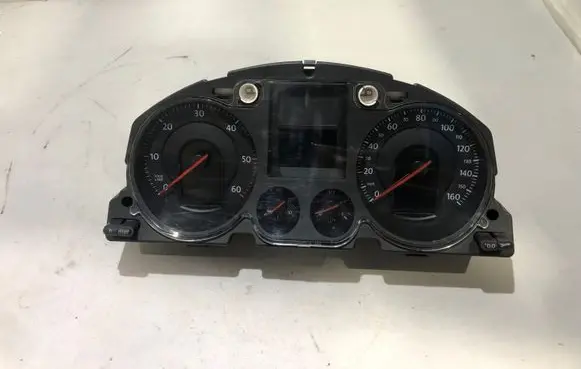 Volkswagen PASSAT B6 Speedometer (instrument cluster) 3C0920960N