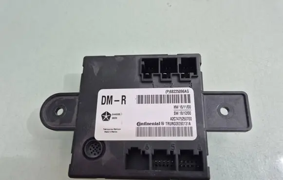 Chrysler Pacifica Door control unit/module 68225096AG