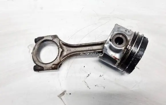 Toyota Avensis T250 Piston with connecting rod 