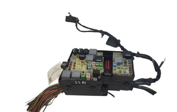Volvo V40 Fuse module AV6T14A142AA AV6T14A067AD