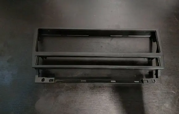 BMW 5 E39 Radio/GPS head unit trim 8247302