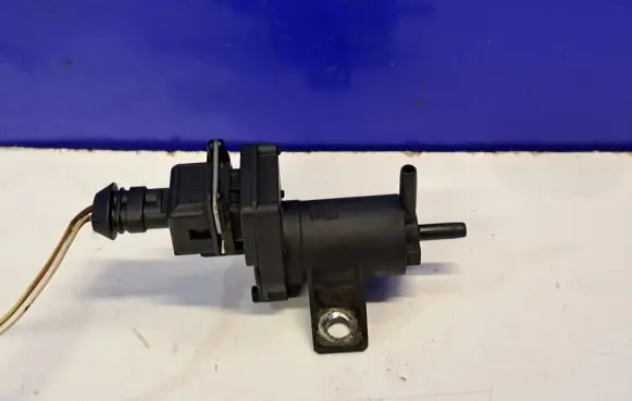 Saab 9-5 Engine mount vacuum valve 55562954