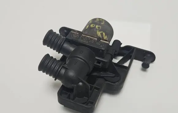 BMW 5 E39 Coolant heater control valve 64118379921 030303 1147412154