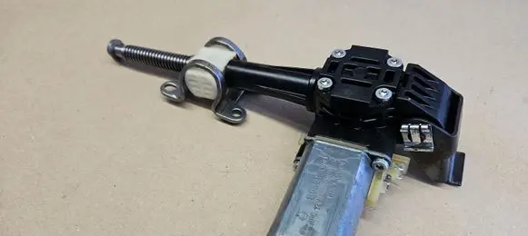 Mercedes-Benz SL R230 Seat adjustment motor 0390201946