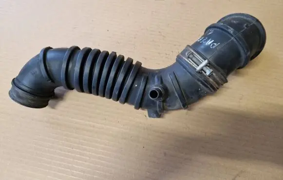 Mitsubishi Pajero Sport I Turbo air intake inlet pipe/hose MR312394