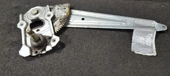 Toyota Yaris Sliding door window regulator with motor