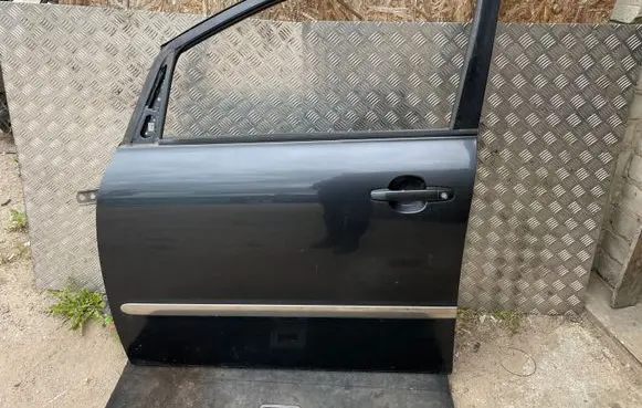 Toyota Avensis Verso Front door 
