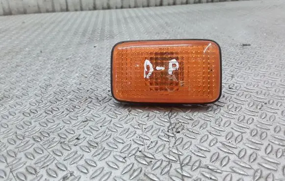 Nissan X-Trail T30 Front fender indicator light