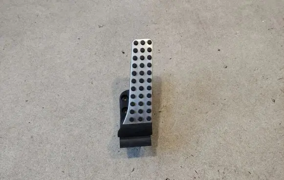 Mercedes-Benz C W205 Accelerator throttle pedal A2053000104