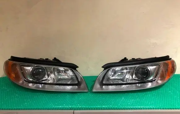 Volvo V70 Headlights/headlamps set 31214168 31214169