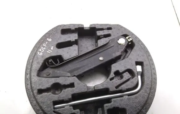 Volkswagen Golf VI Tool set 1K0012115F
