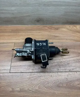 Mercedes-Benz E W211 Master brake cylinder A0004300312 0204024105 Q210254