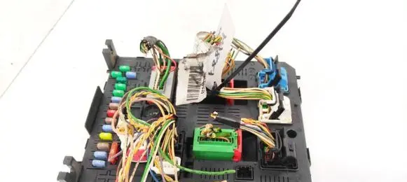 Peugeot Partner Fuse box set 10760239