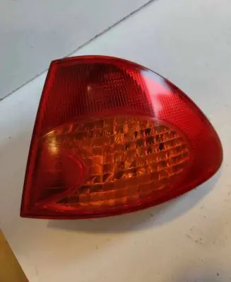 Toyota Avensis T220 Rear/tail lights