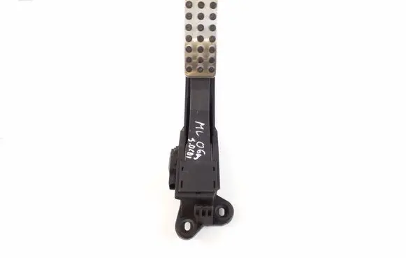 Accelerator throttle pedal