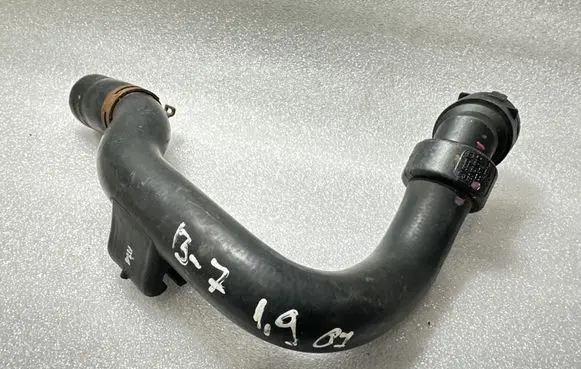 Audi A4 S4 B6 8E 8H Engine coolant pipe/hose 8E0121101C