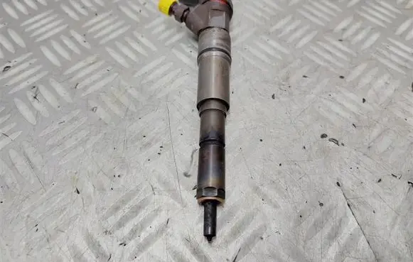 BMW 7 E65 E66 Fuel injector 7788812