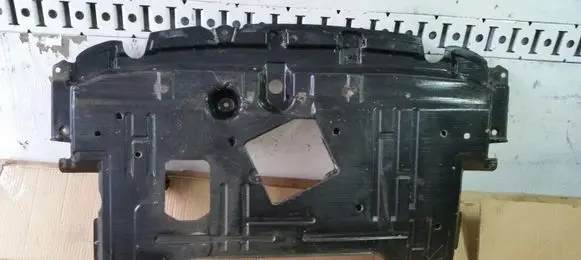 Toyota Yaris Engine splash shield/under tray 51441-0D200