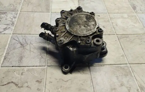 Mitsubishi Grandis Vacuum pump 03G145209
