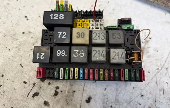 Volkswagen Sharan Fuse module 7M0937025D