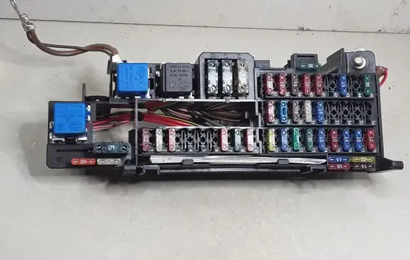 Mercedes-Benz A W168 Fuse module A1685462143 A0025422519 A0025421319