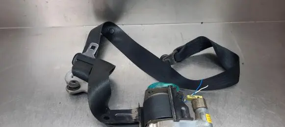 Mazda 2 Front seatbelt