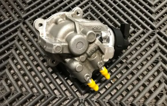 Volkswagen PASSAT B8 Fuel injection high pressure pump 0445010790