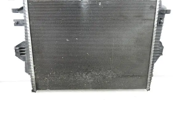 Volkswagen Touareg I Coolant radiator 7P0121253A
