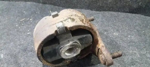Ford Mondeo MK II Engine mount bracket 97bb6p081ad