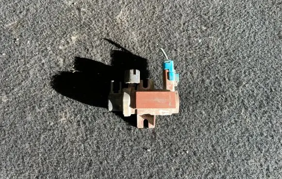 Ford C-MAX I Turbo solenoid valve 9650098380