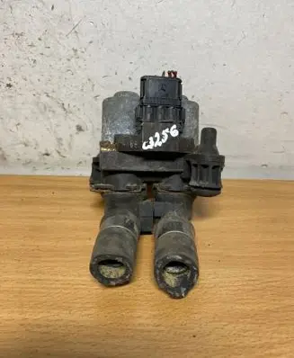 Mercedes-Benz E W210 Coolant heater control valve 0235451628 C3256