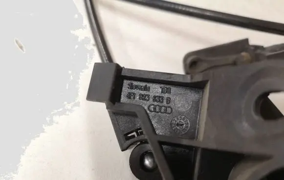 Audi A6 S6 C6 4F Engine bonnet (hood) release handle 4F1823633B