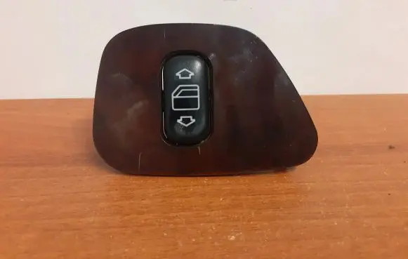 Mercedes-Benz E W210 Electric window control switch 03100550 11868