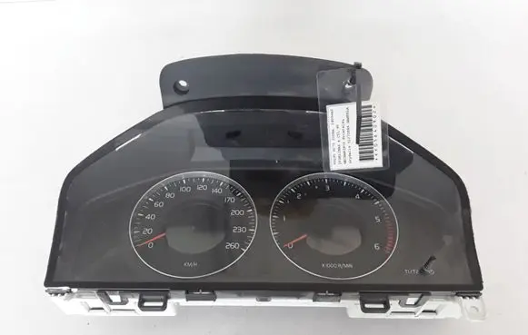 Volvo XC70 Speedometer (instrument cluster) 31270899