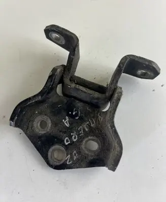 Mitsubishi Pajero Rear door lower hinge