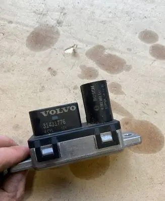 Volvo V40 Glow plug pre-heat relay 0281003145 31431776