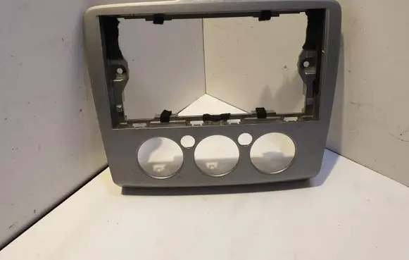 Ford Focus Radio/GPS head unit trim 4M5118522ADW