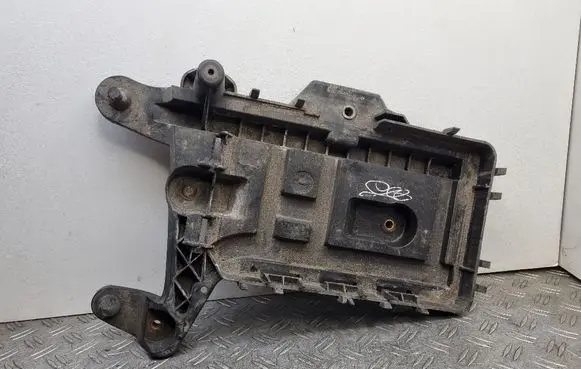 Volkswagen Jetta V Battery tray 1K0915333C