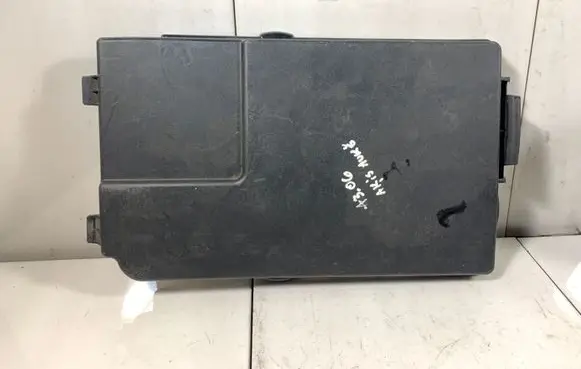 Audi A3 S3 A3 Sportback 8P Battery box tray cover/lid 1K0915443