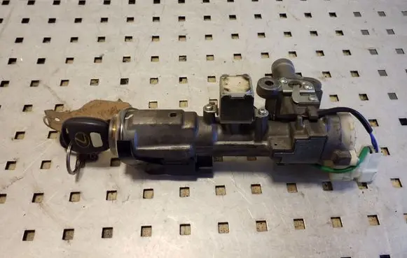 Lexus RX 330 - 350 - 400H Ignition lock 45020482
