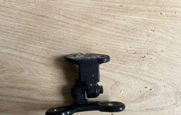 Volvo V50 Rear door upper hinge
