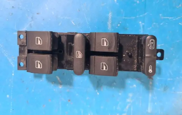 Volkswagen Golf IV Electric window control switch
