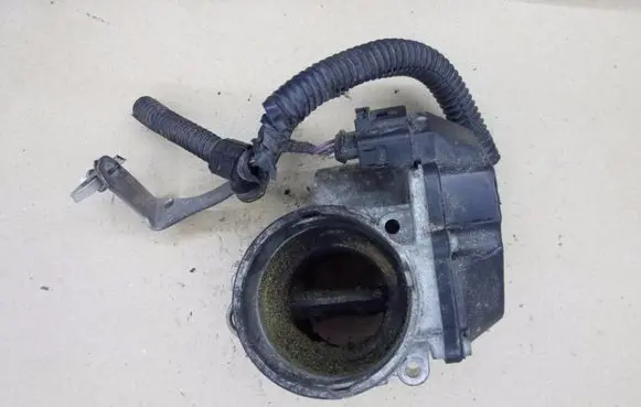 Audi A3 S3 8P Throttle body valve 03G128063Q VD677